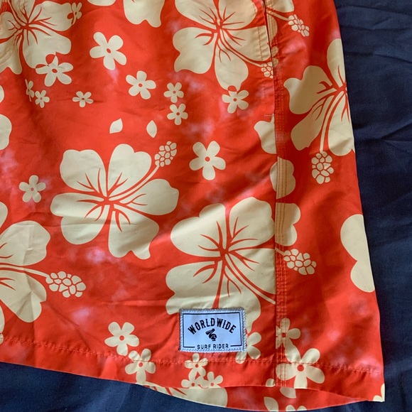 XL MENS SWIM TRUNKS! Perfect for summer! - Picture 3 of 7